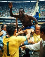 vua bóng đá Pele.ăn mừng.chiến thắng.jpg